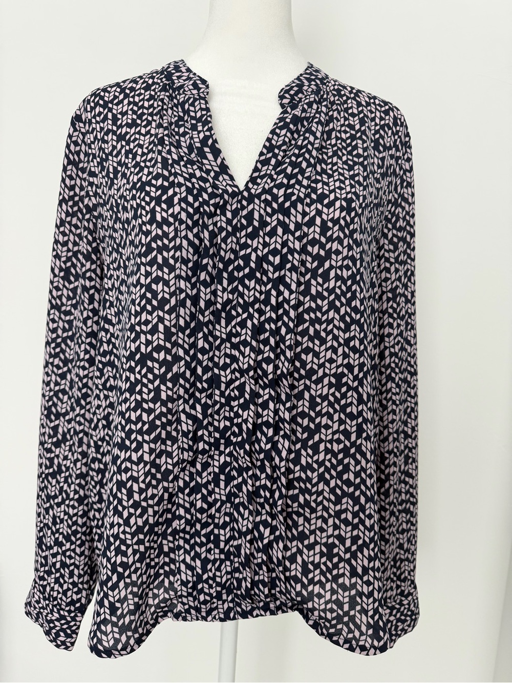 Women's Navy and Light Pink Geometric Long-Sleeve Blouse Banana Republic